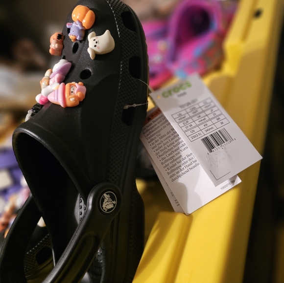 🎃NEW! Black Baya Clogs Fully Customized with Exclusive Handmade Charms👻 - Picture 3 of 8